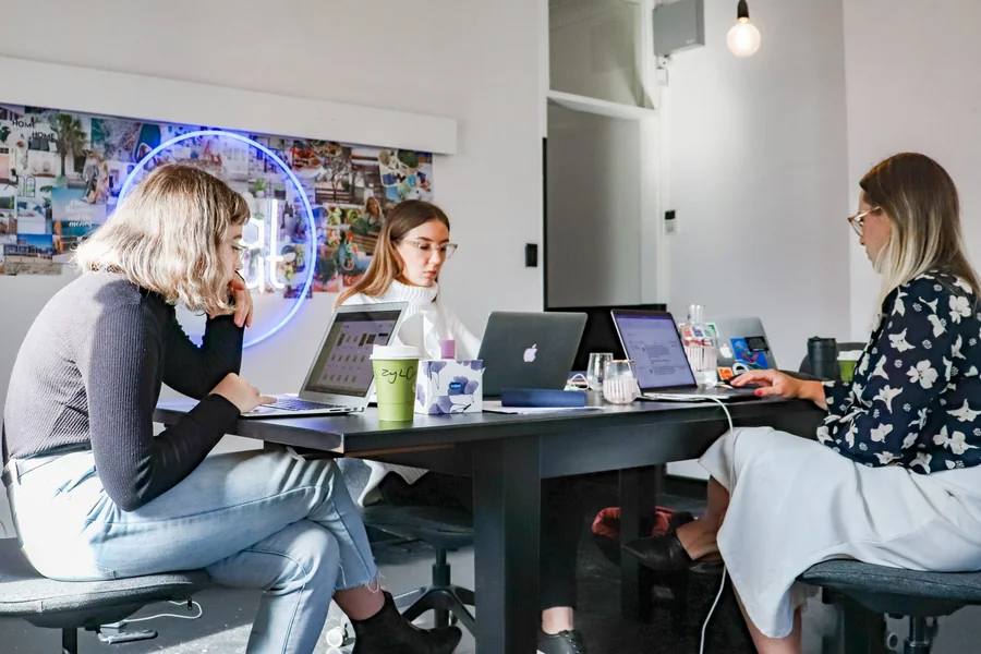 How Startups Use EOR Services to Hire International Talent